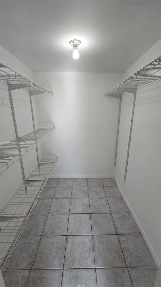 EVERGLADES SUGAR & LAND C - Residential Lease