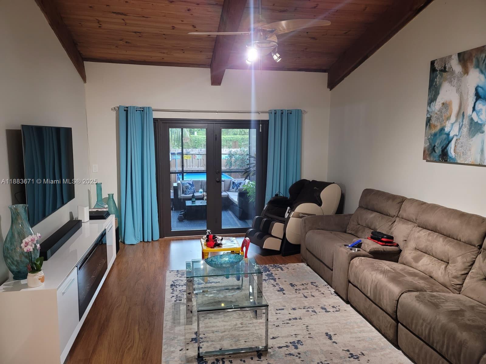 EVERGLADES SUGAR & LAND C - Residential Lease