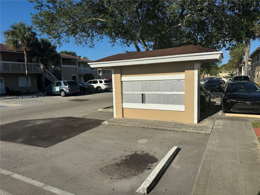 Photo of 10044 Twin Lakes Dr #37-E, Coral Springs, FL 33071 (MLS # A11593554)