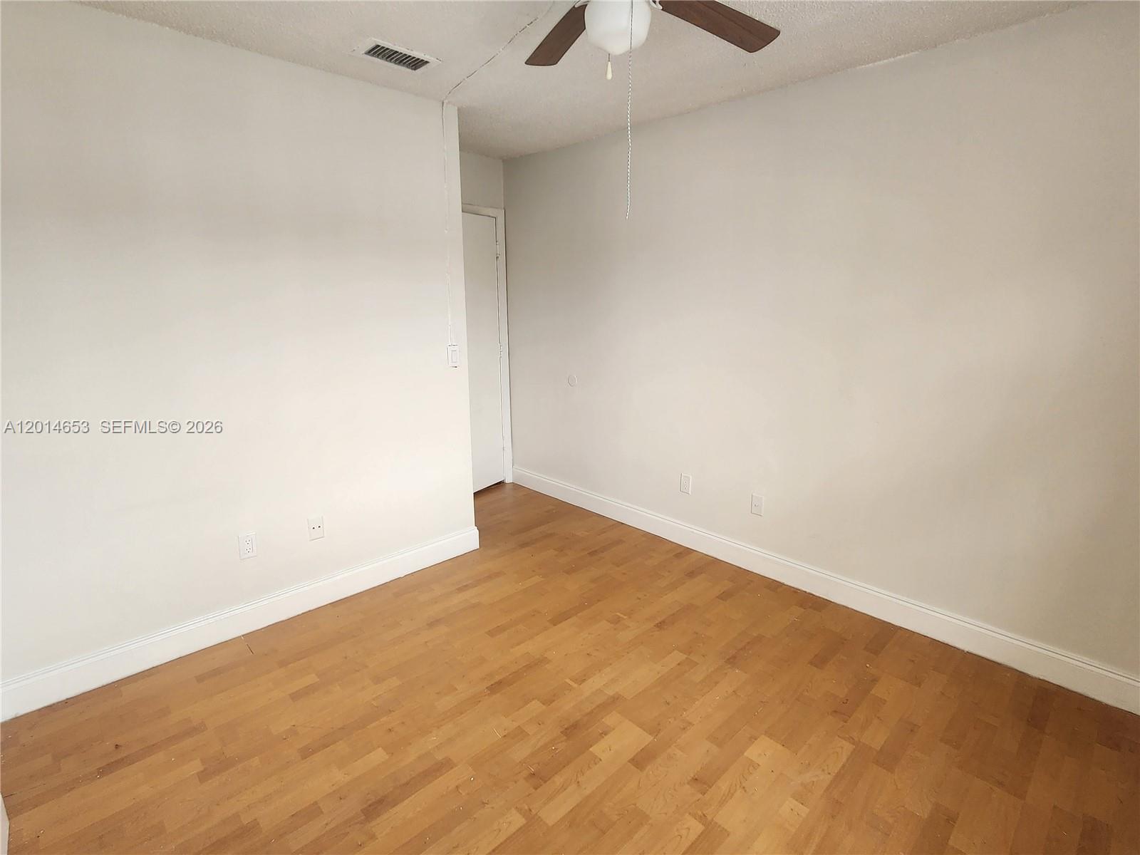 LAKESHORE CONDO #4 - Residential