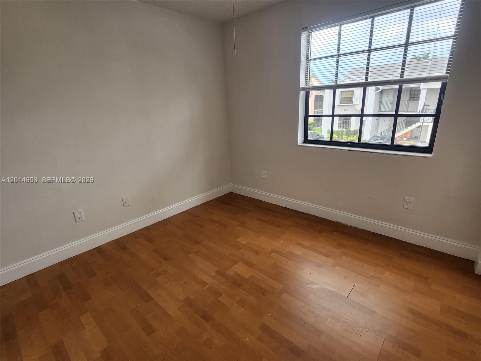 LAKESHORE CONDO #4 - Residential