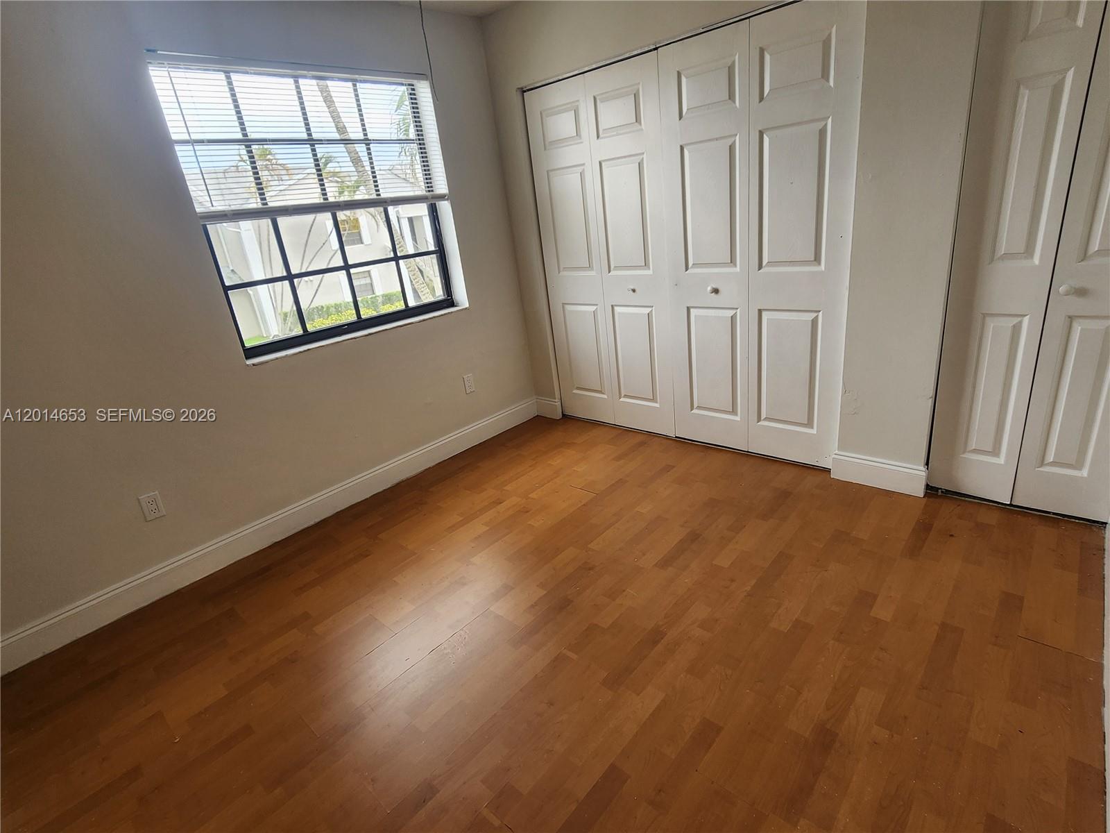 LAKESHORE CONDO #4 - Residential