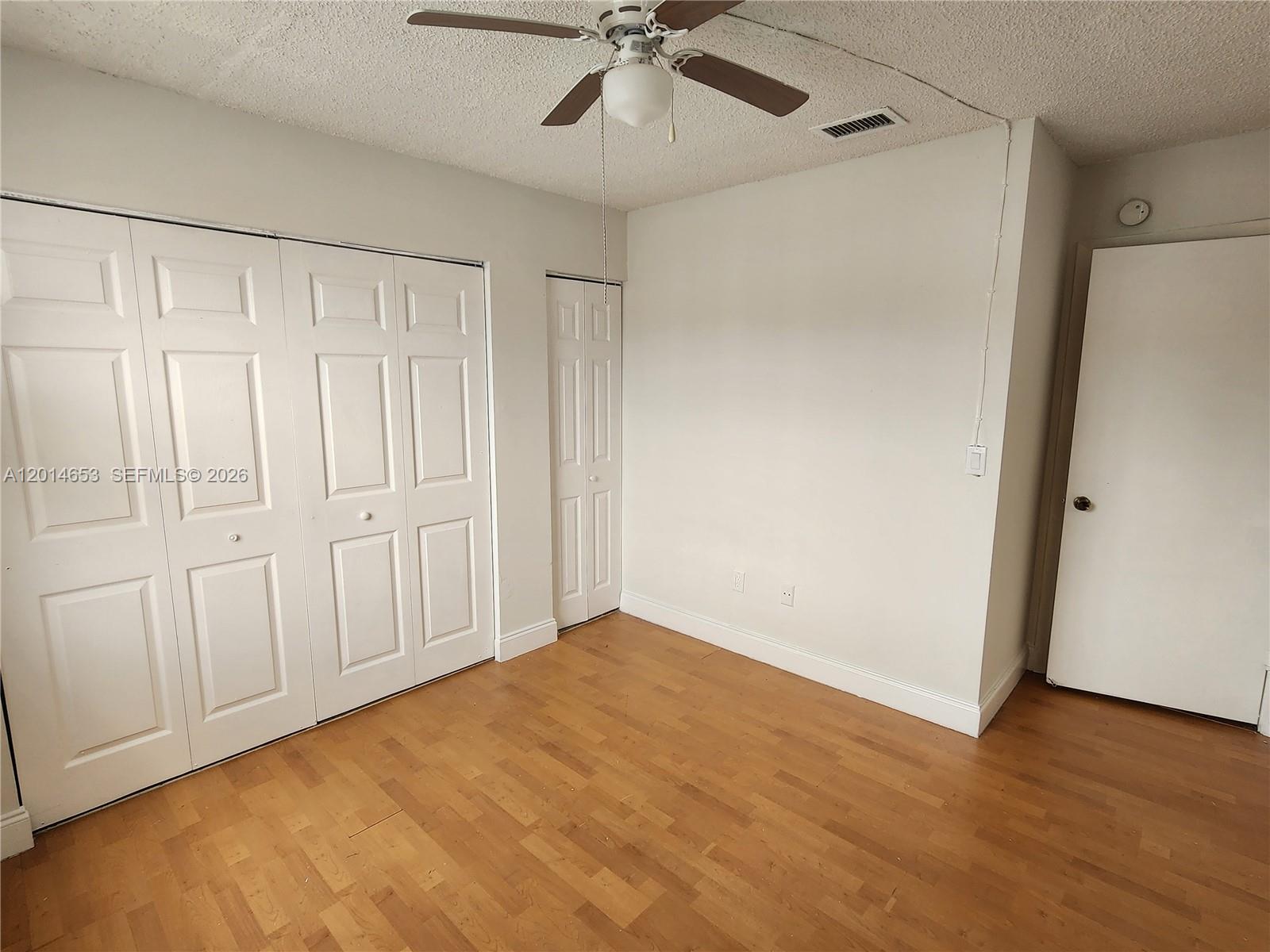 LAKESHORE CONDO #4 - Residential