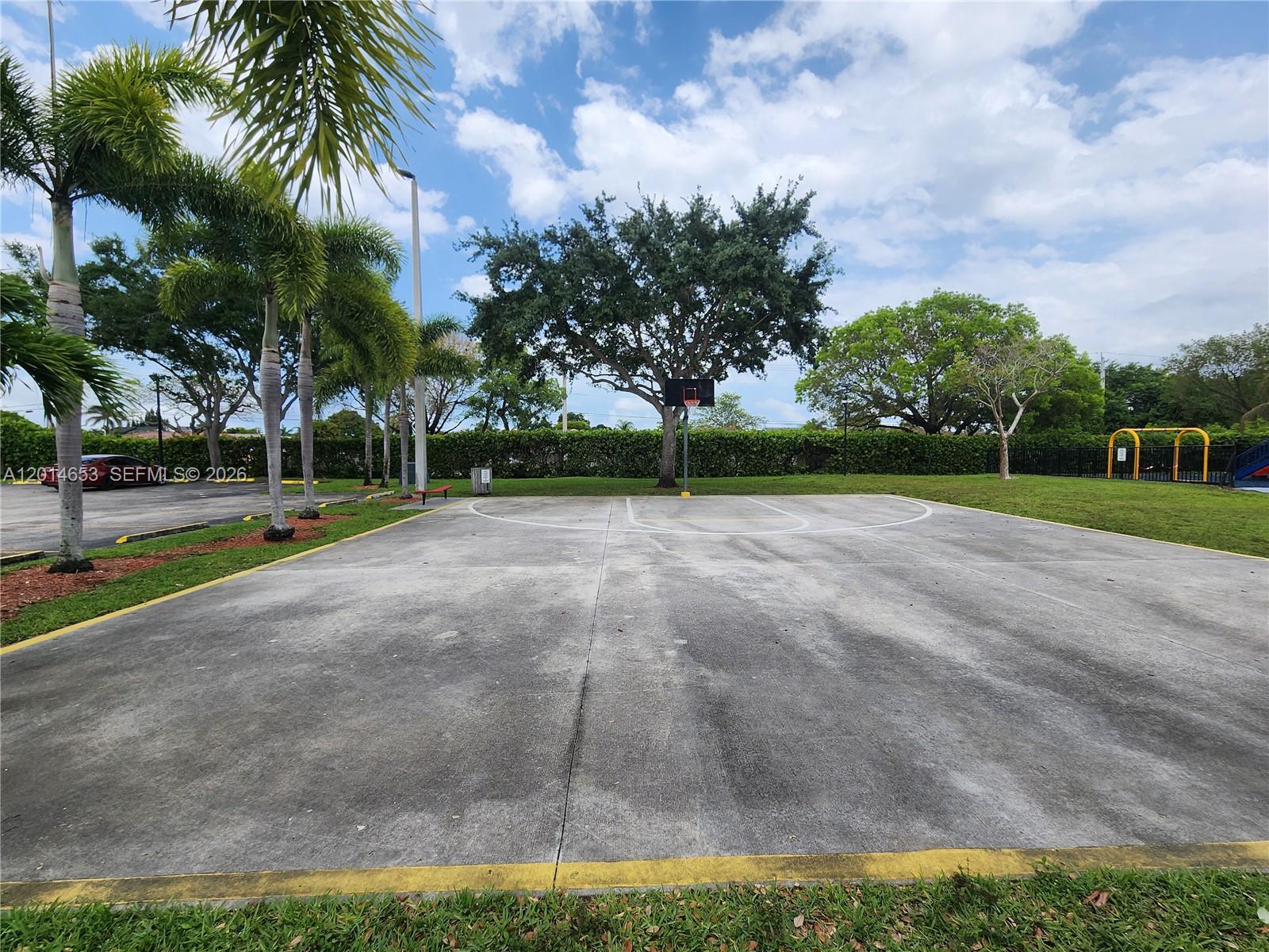 LAKESHORE CONDO #4 - Residential