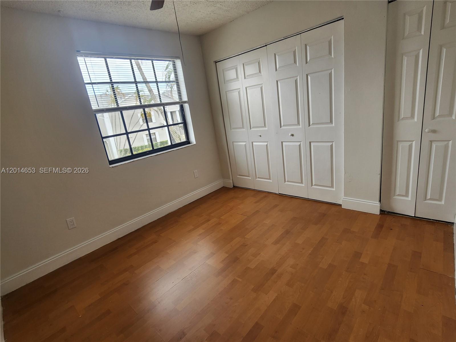 LAKESHORE CONDO #4 - Residential