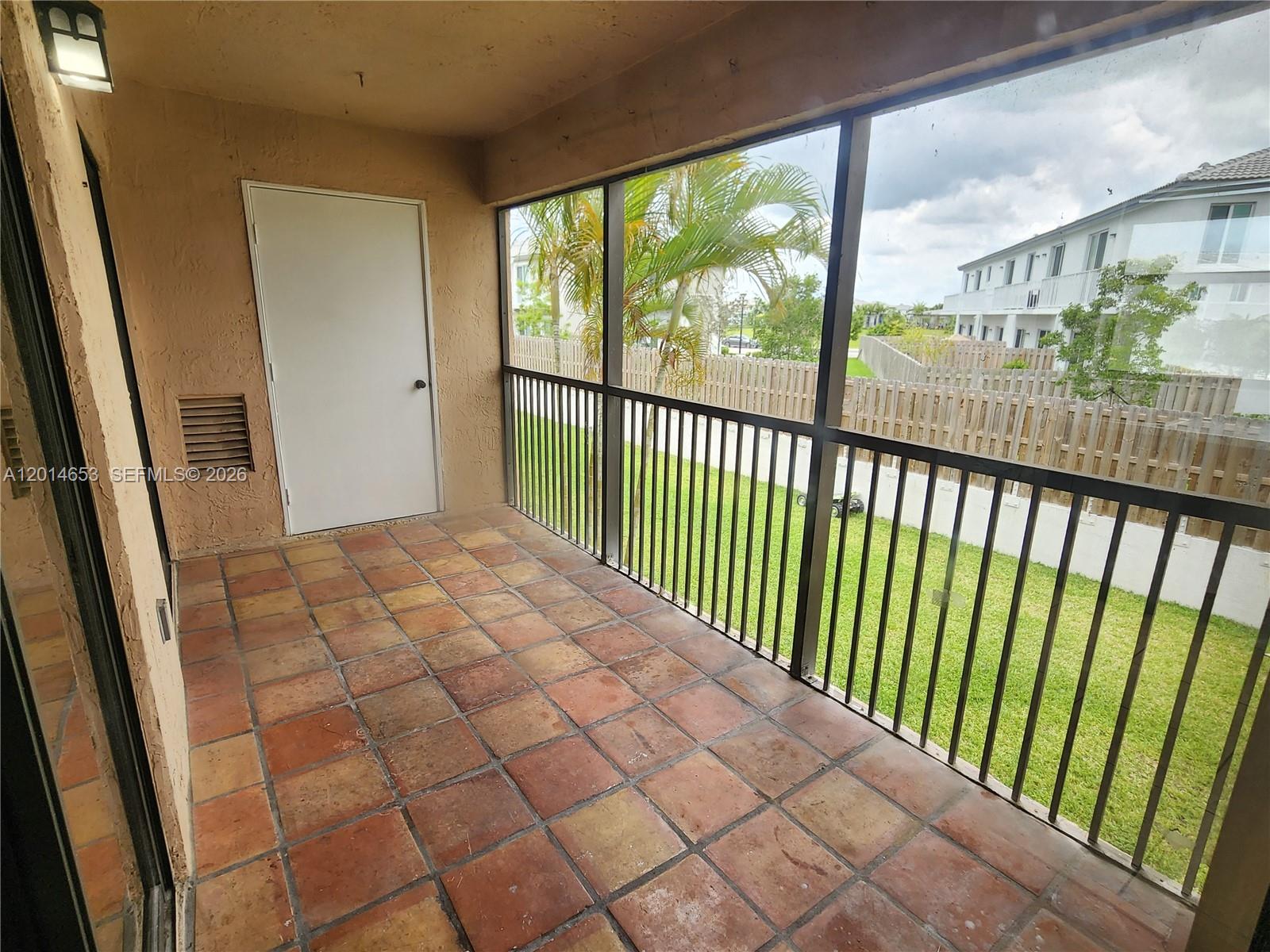 LAKESHORE CONDO #4 - Residential