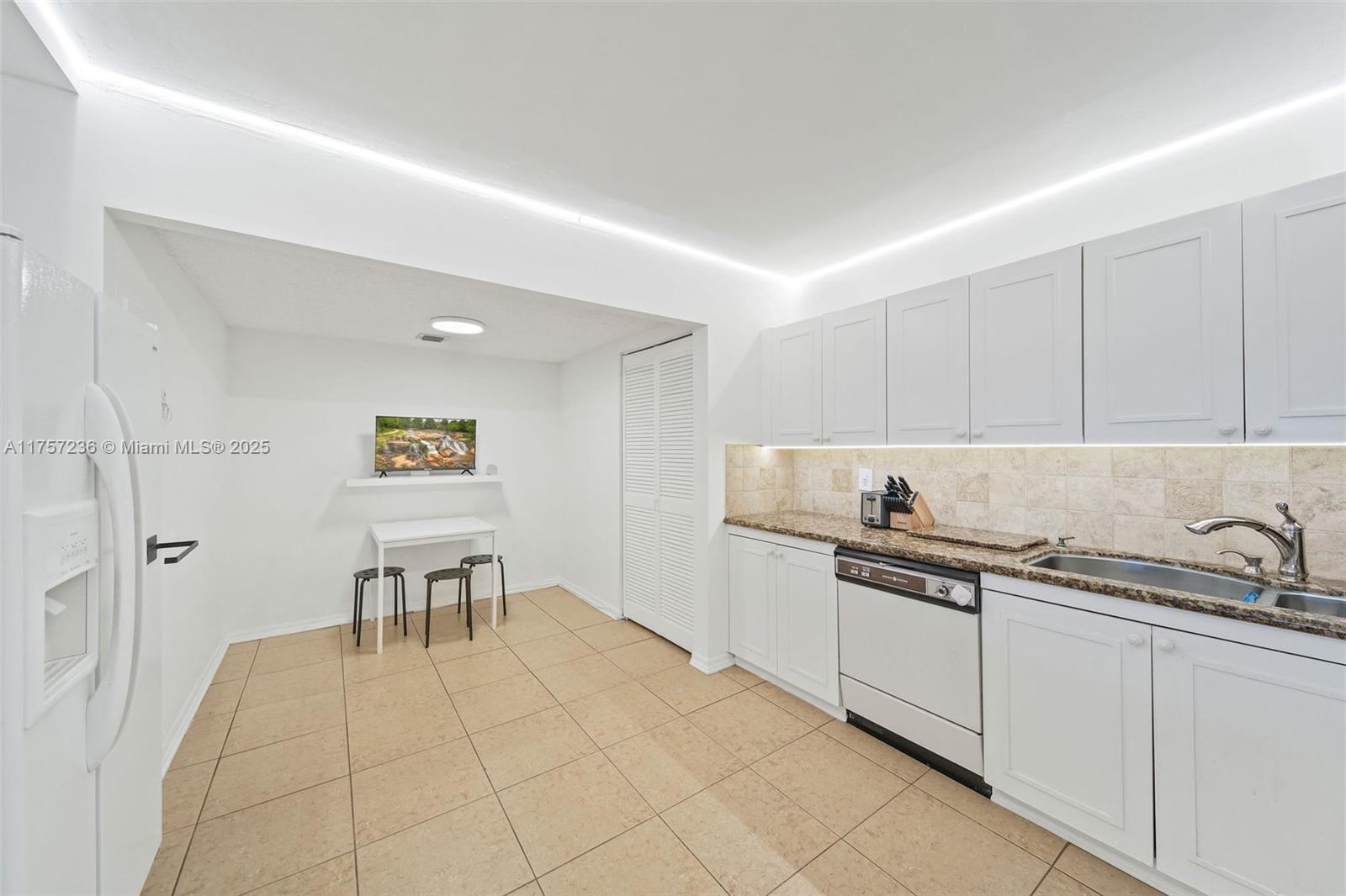 OLYMPUS CONDO PHASE - Residential
