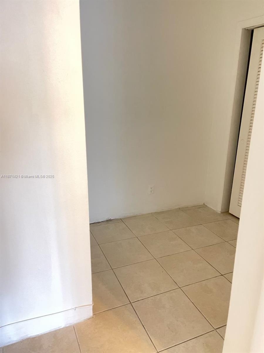 IMPERIAL POINT 3RD SEC - Residential Lease