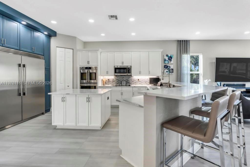 SUNSET LAKES PLAT THREE - Residential