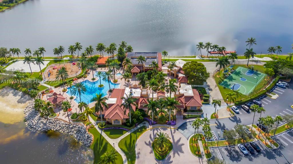 SUNSET LAKES PLAT THREE - Residential