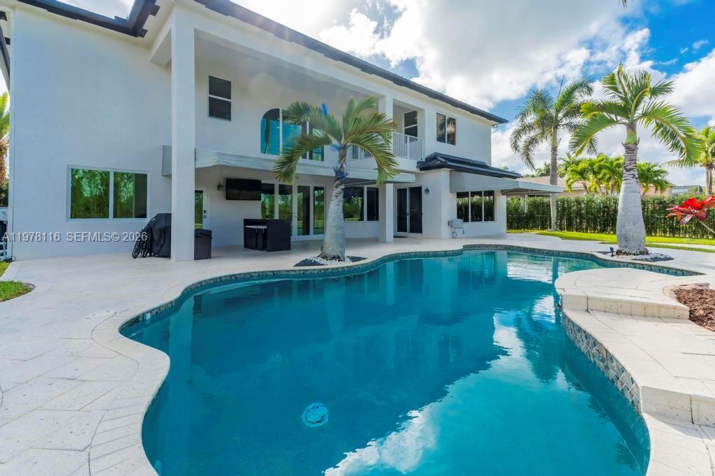 SUNSET LAKES PLAT THREE - Residential