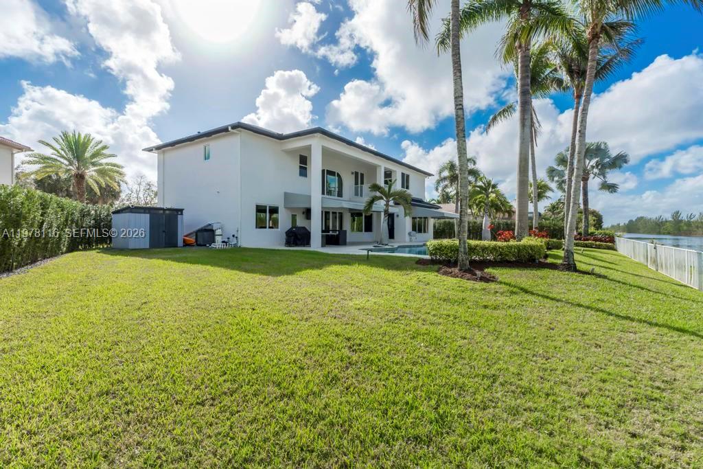 SUNSET LAKES PLAT THREE - Residential