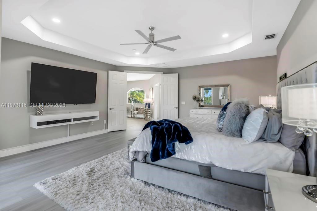 SUNSET LAKES PLAT THREE - Residential