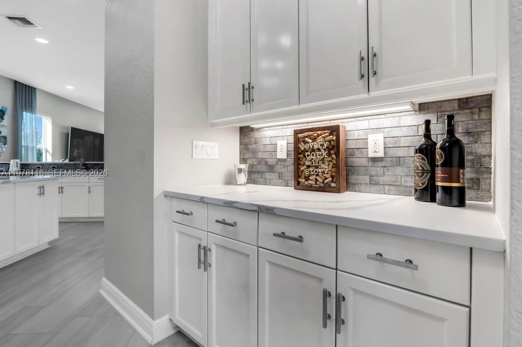 SUNSET LAKES PLAT THREE - Residential