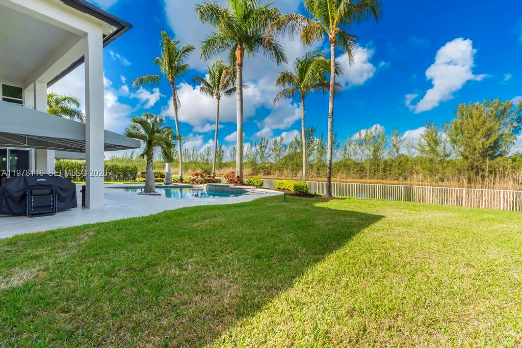 SUNSET LAKES PLAT THREE - Residential