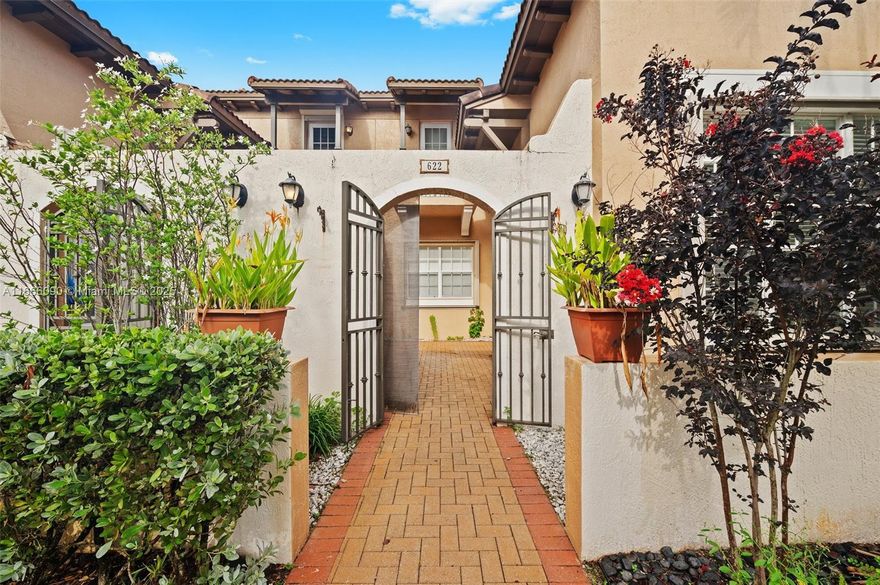 GOURGEOUS DESIRABLE COBBLESTONE COMMUNITY THIS COURTYARD TOWNHOME IS A RARE FIND AND A MUST SEE! ENTER INTO THE LIVING/DINING ROOM WITH HIGH CEILINGS, A FULL BEDROOM AND FULL BATHROOM ON THE MAIN LEVEL, SECOND LEVEL HAS SPLIT BEDROOMS+LOFT WITH A LARGE MASTER, BUILT IN WOOD CABINETRY IN CLOSET, WHITE PORCELAIN SOAKING TUB AND WALK IN STALL SHOWER. THE LOFT AREA IS A PERFECT PLACE FOR TV, GAMING OR OFFICE. BBQ AREA IS JUST OUTSIDE THE KITCHEN DOOR ALONG WITH A 2-CAR GARAGE WITH LOADS OF STORAGE. EASY ACCESS TO 1-75 AND OTHER MAJOR HIGHWAYS ALONG WITH A RESIDENT ONLY ENTRANCE ON PEMBROKE RD, LOW HOA. WHOLE FOODS, PUBLIX, COSTCO, AND MUCH MORE ENTERTAINMENT AND SHOPPING NEARBY, 24/7 SECURITY GATE, BASIC CABLE, INTERNET, CLUBHOUSE WITH COMMUNITY POOL AND GYM