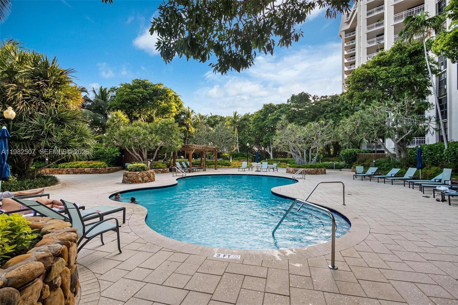 TOWERS OF QUAYSIDE CONDO - Residential Lease