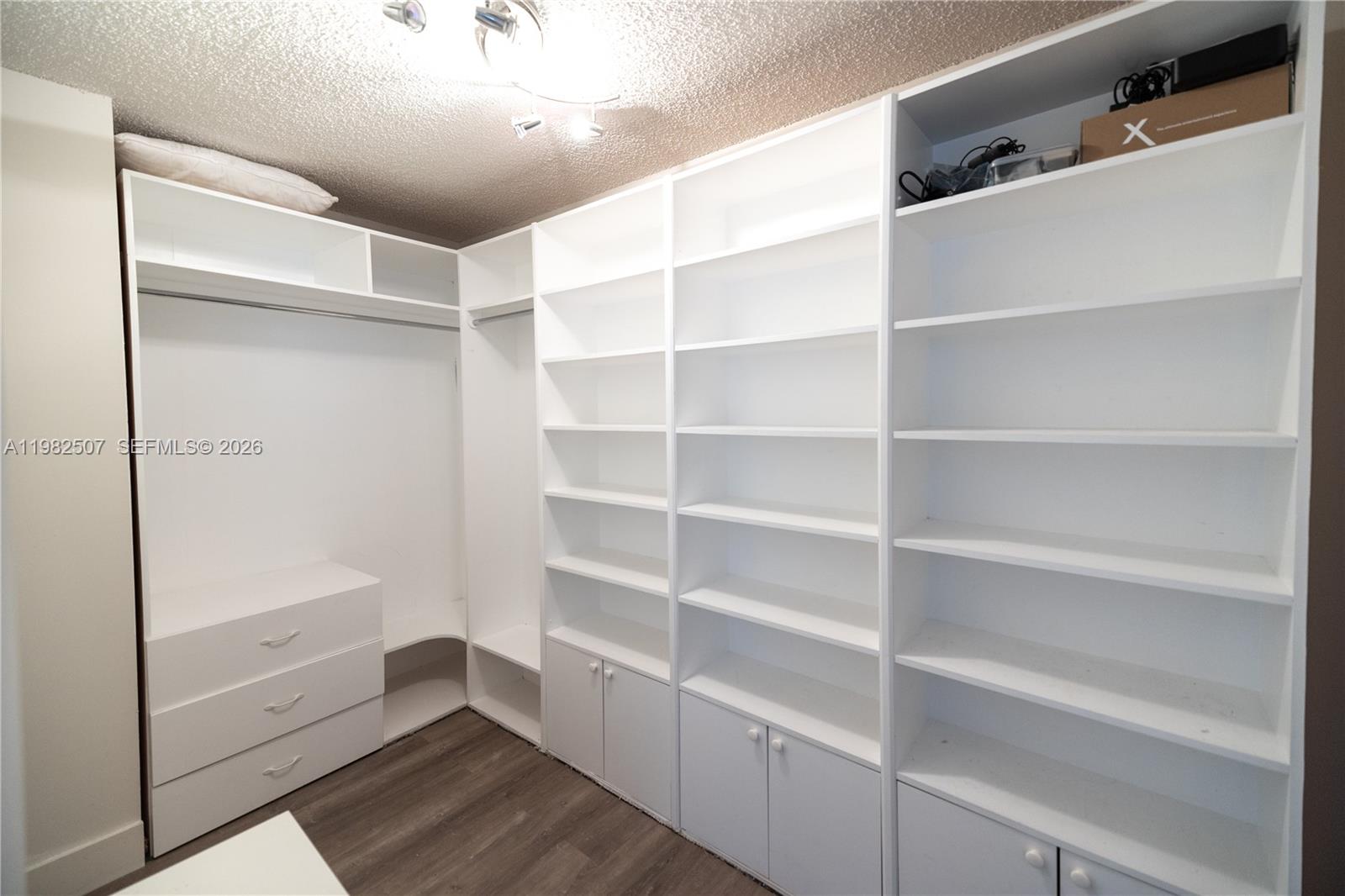 TOWERS OF QUAYSIDE CONDO - Residential Lease