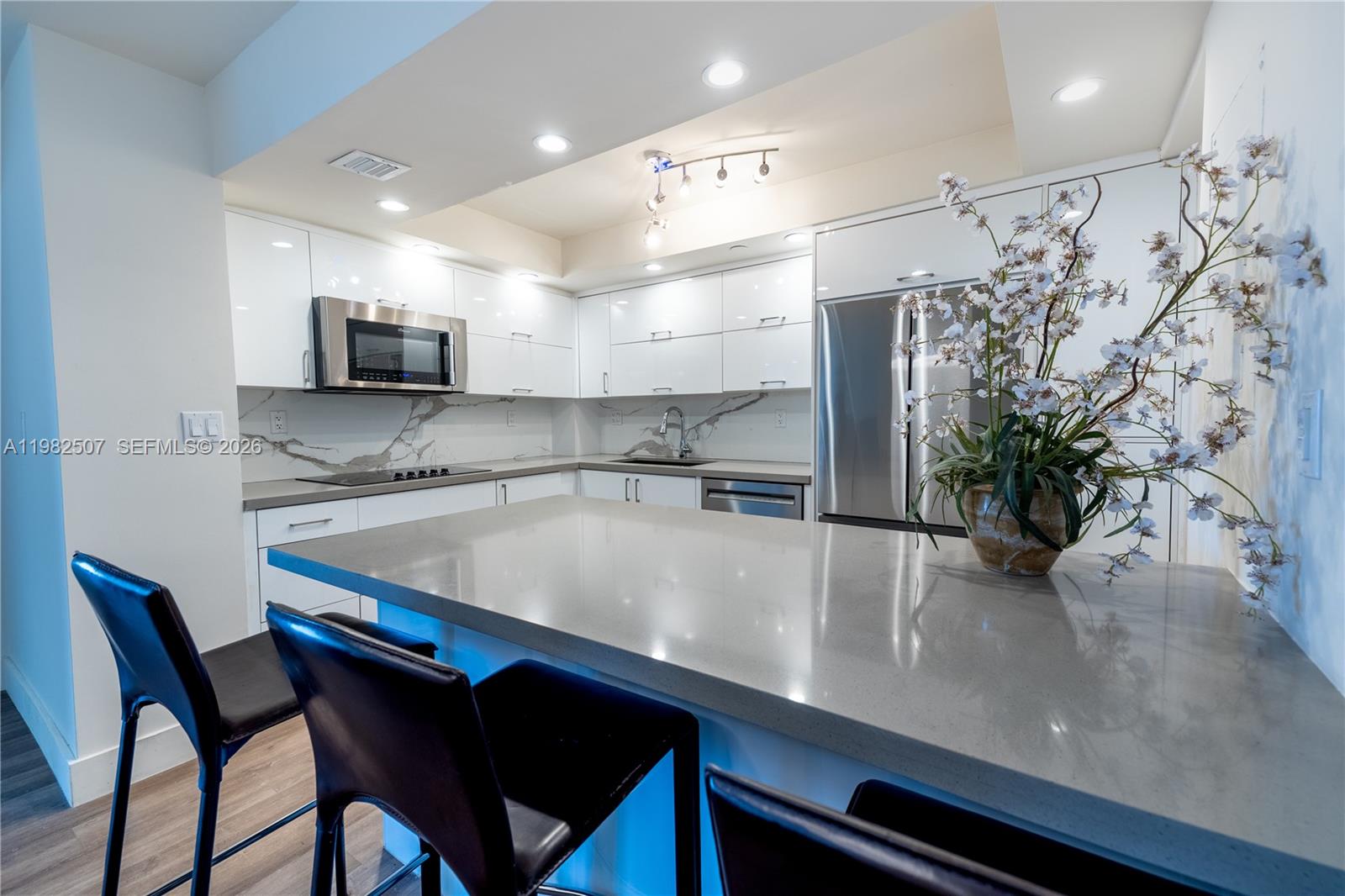 TOWERS OF QUAYSIDE CONDO - Residential Lease