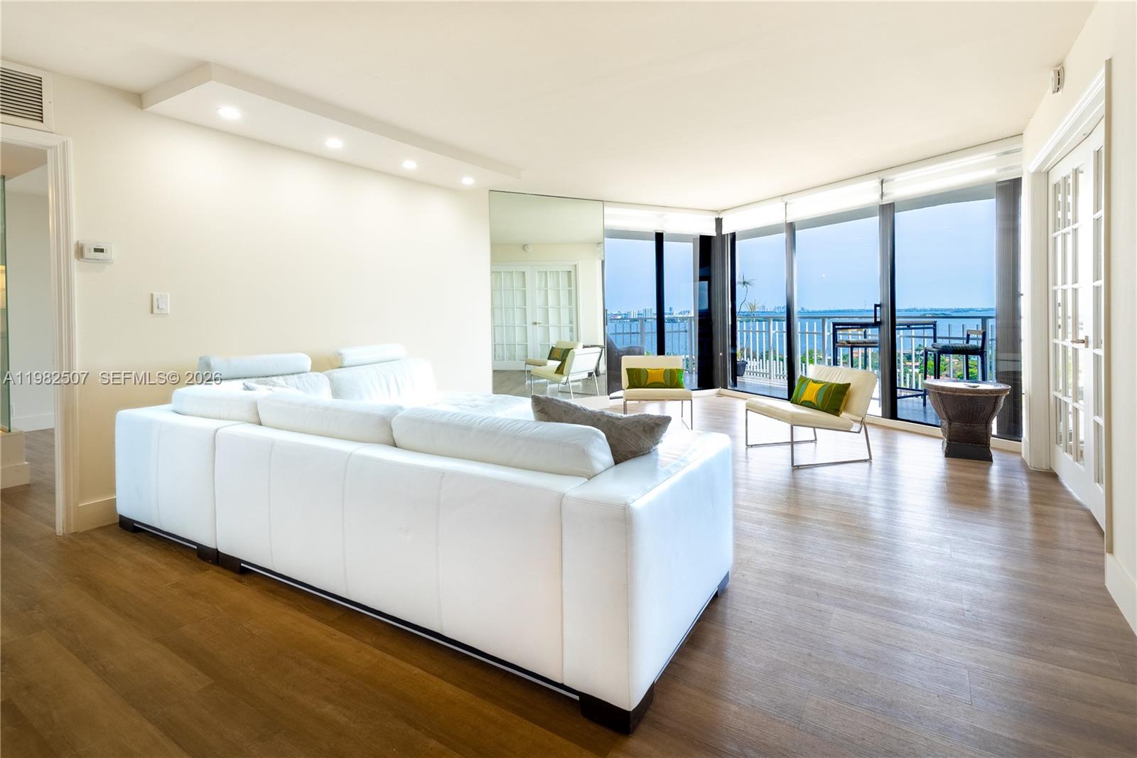 TOWERS OF QUAYSIDE CONDO - Residential Lease