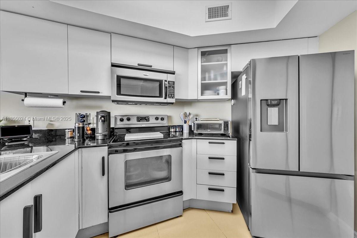 OPERA TOWER CONDO - Residential