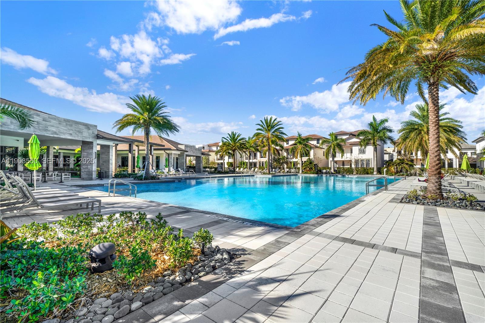 Canarias at Downtown Doral - Residential