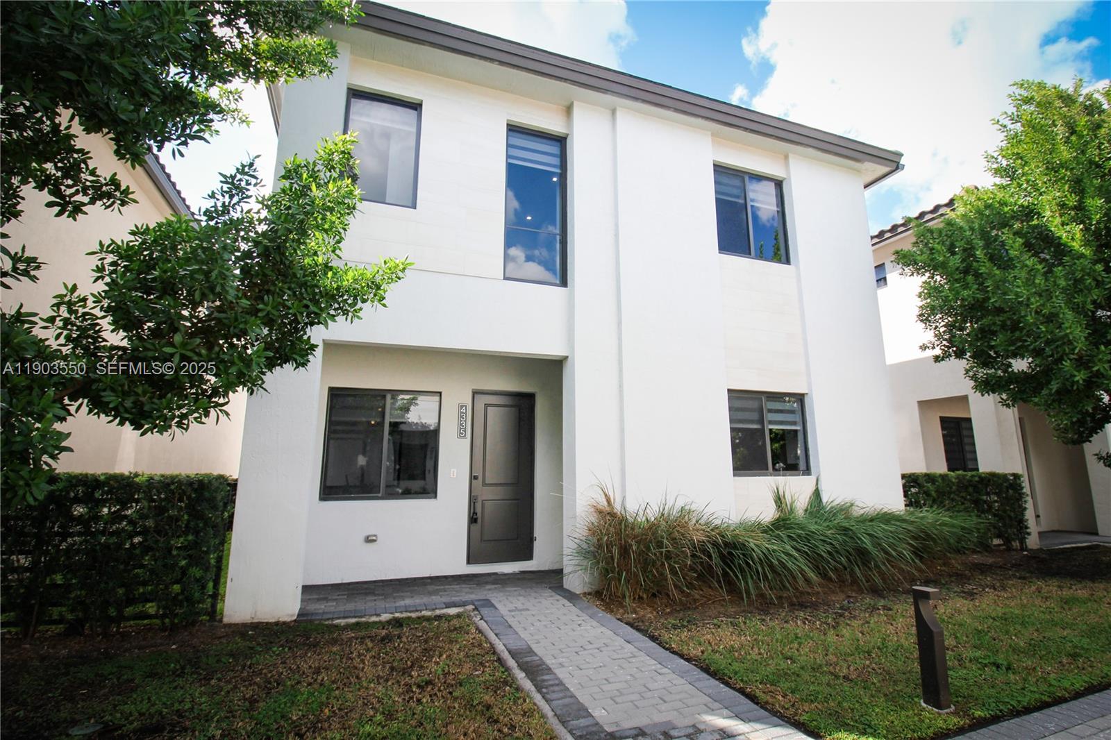 Canarias at Downtown Doral - Residential