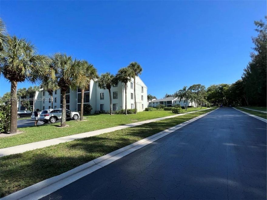 RENTAL OPPORTUNITY! BEST 2 BEDROOM PRICE on this zip code at the time of publication! WATERFRONT APARTMENT! Luminous 2 bedroom / 2 bathroom. Assigned Parking, Fenced, Pool, Tennis court. Nice community. Rental condition: AS-IS. Unit is ready to move in. Easy to show!