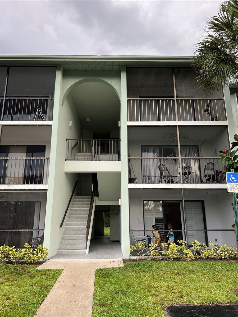 PALM CLUB WEST VILLAGE 1 - Residential Lease