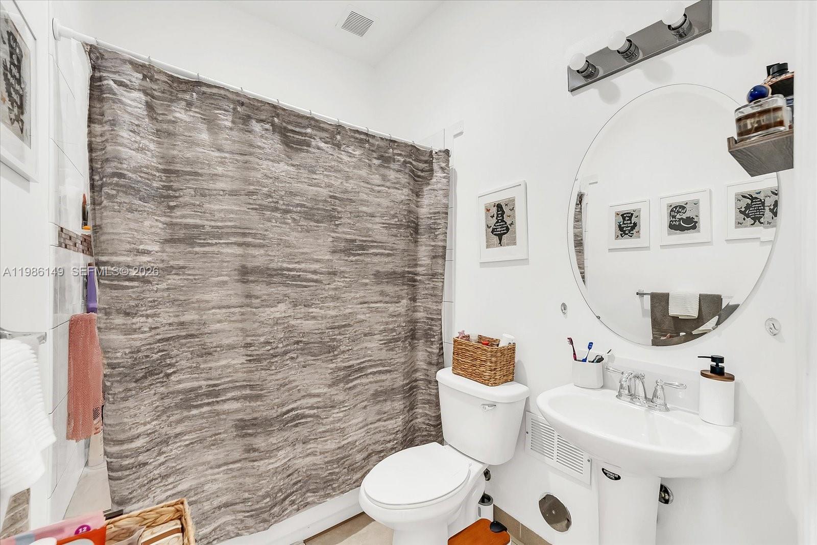 MANDARIN LAKES - Residential