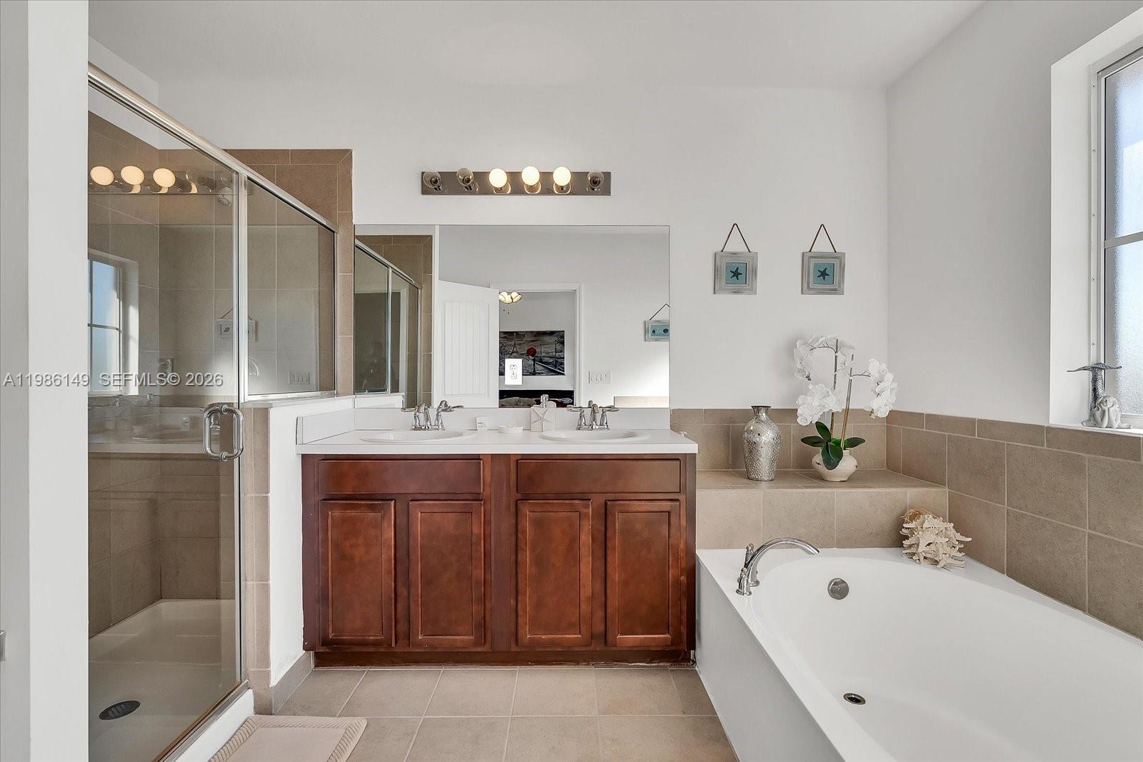 MANDARIN LAKES - Residential