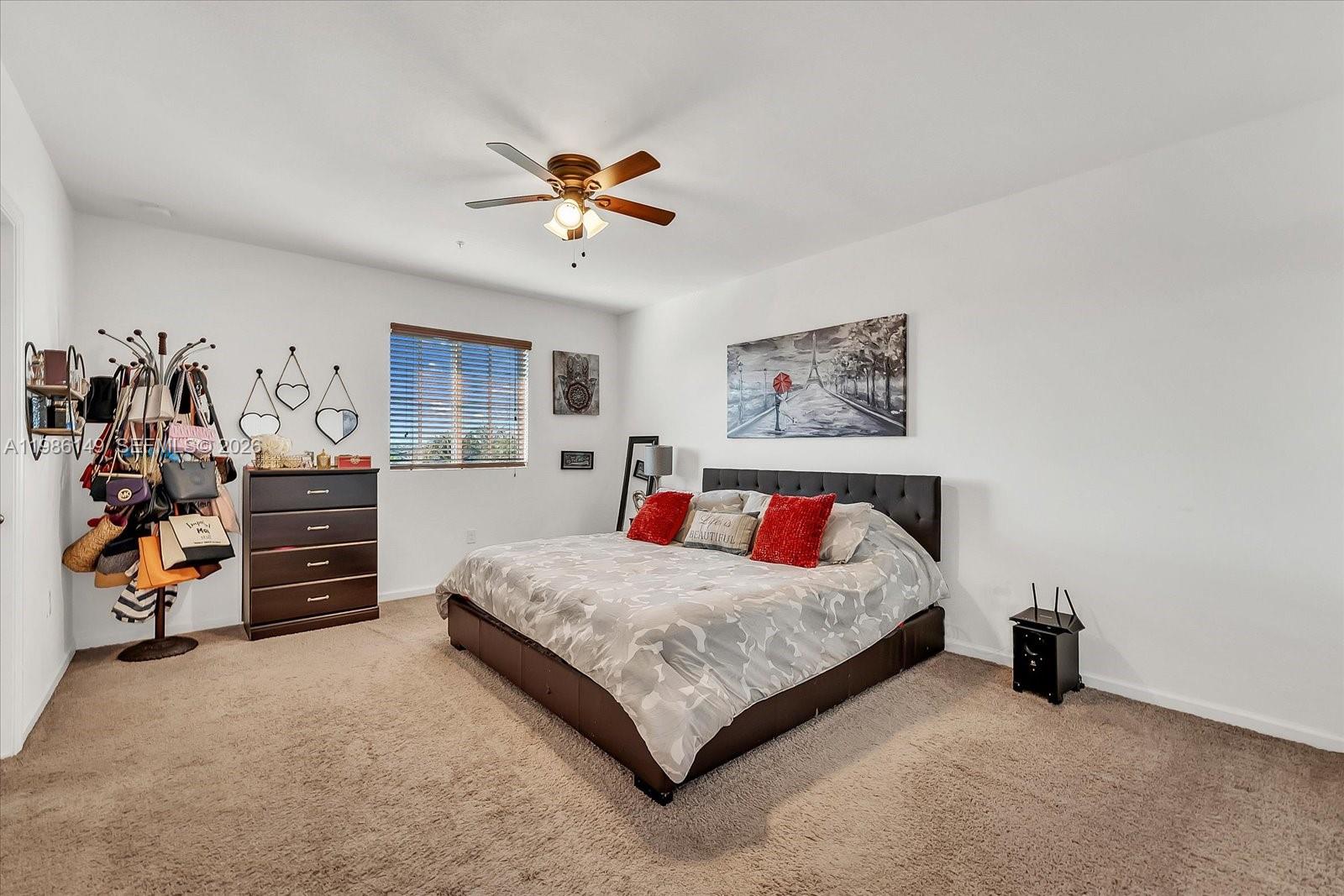 MANDARIN LAKES - Residential