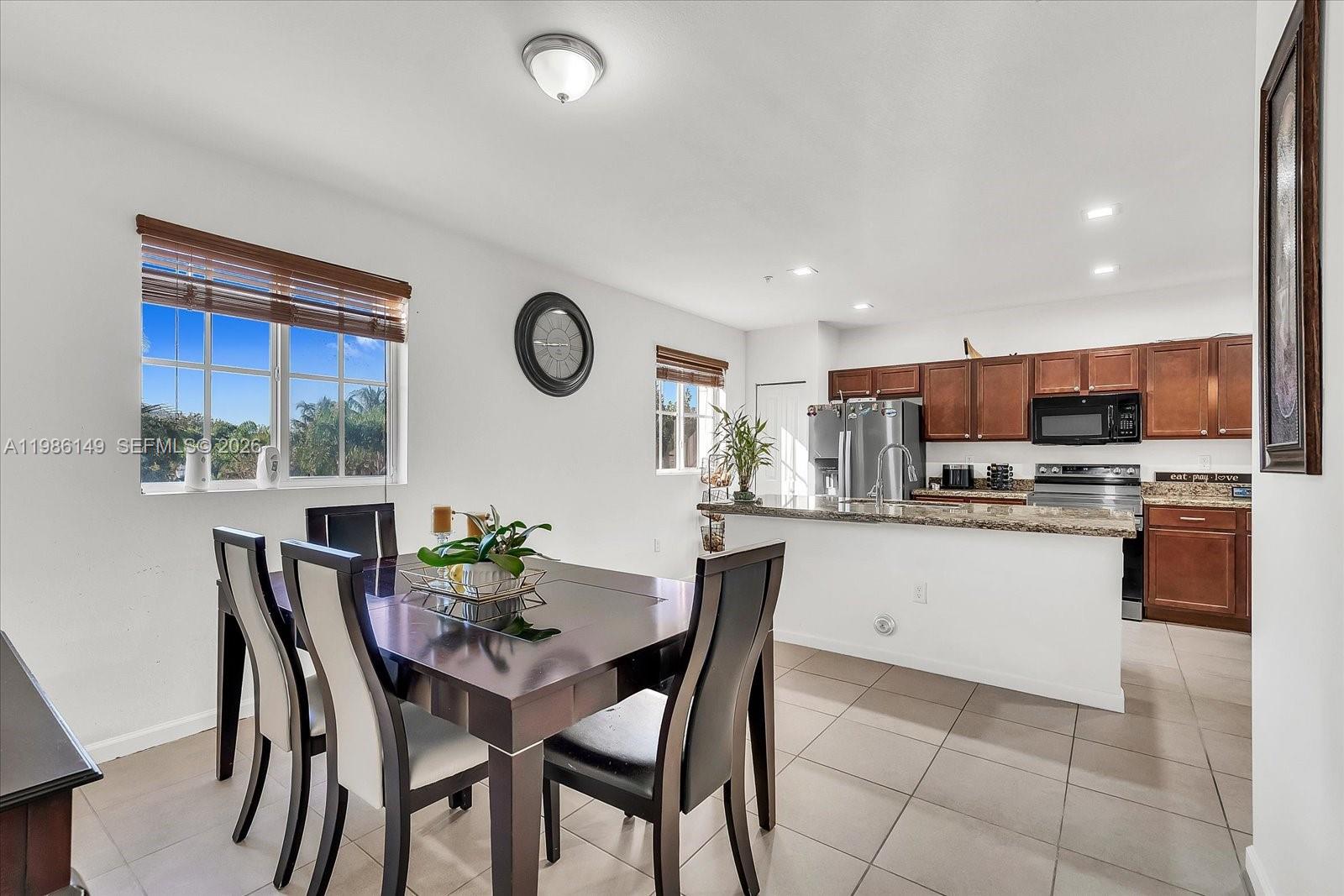 MANDARIN LAKES - Residential