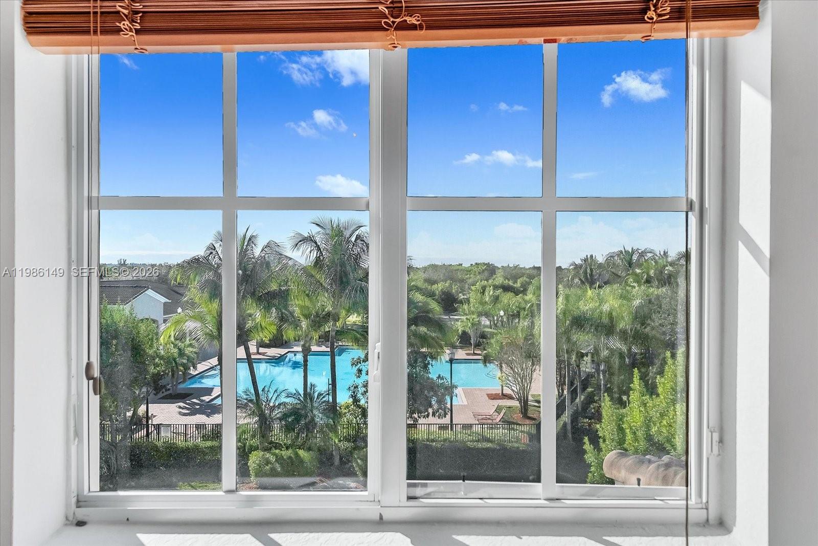 MANDARIN LAKES - Residential