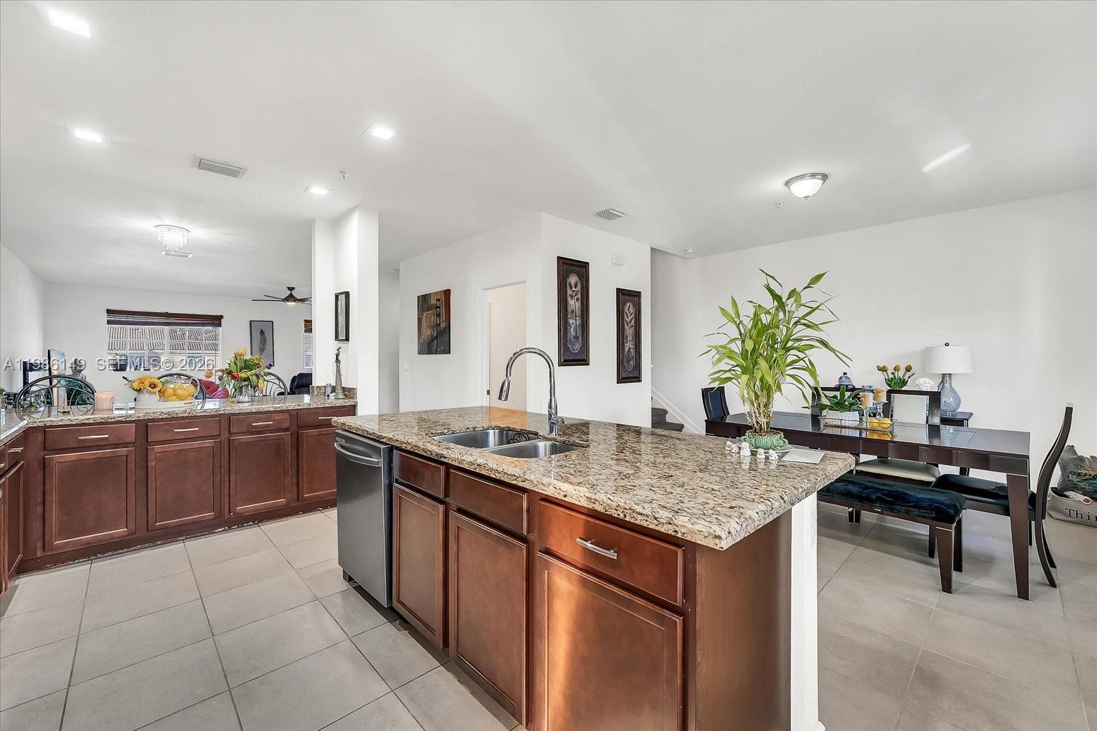 MANDARIN LAKES - Residential