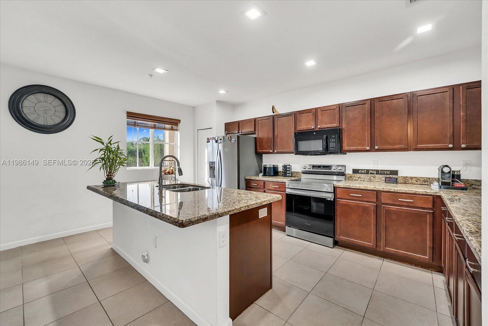 MANDARIN LAKES - Residential