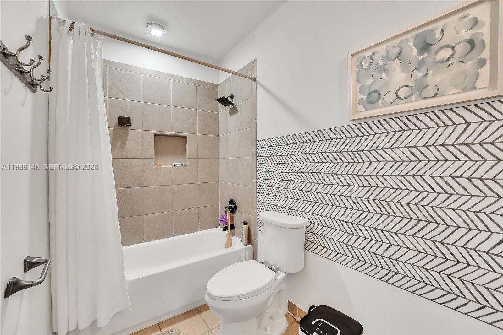 MANDARIN LAKES - Residential