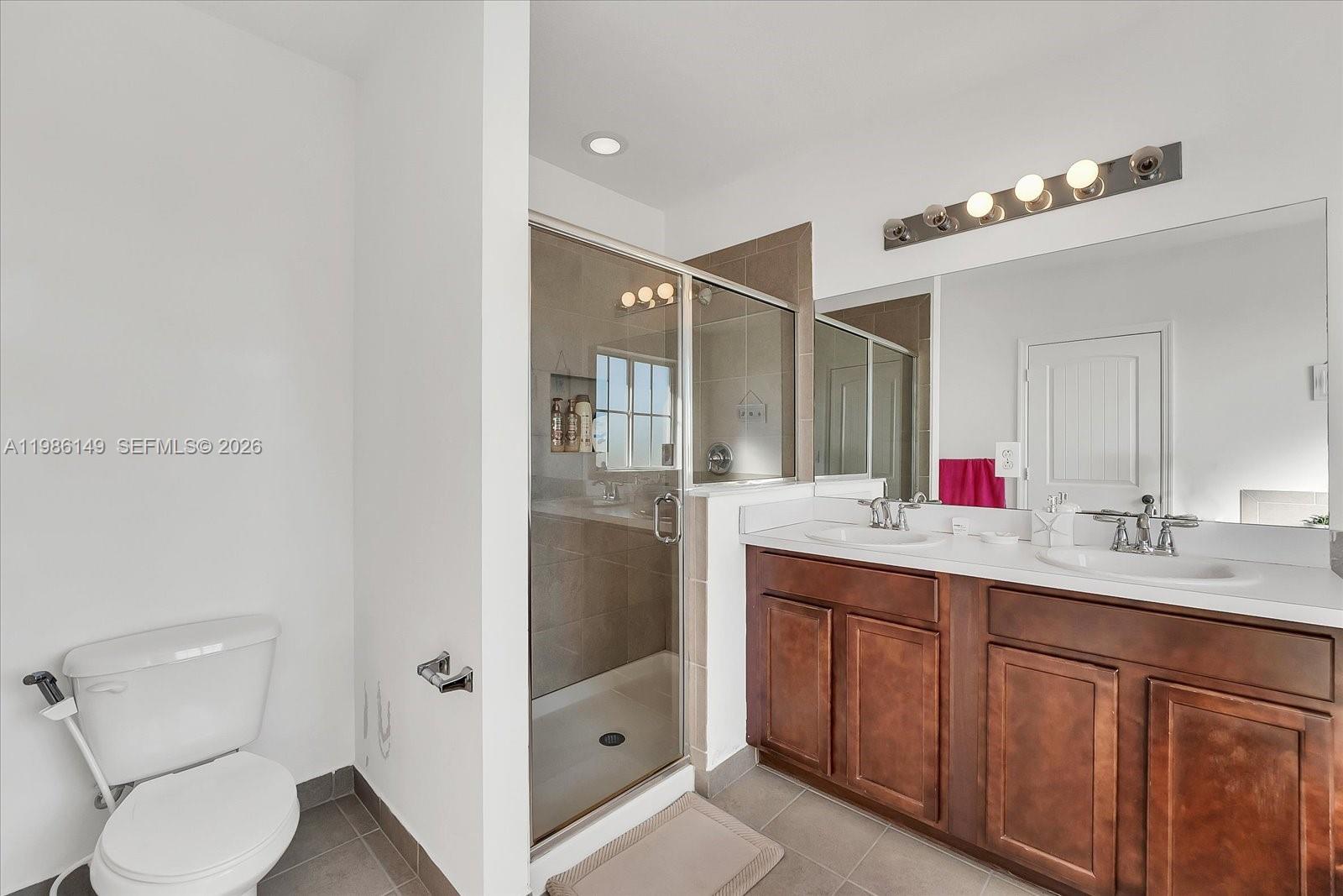 MANDARIN LAKES - Residential