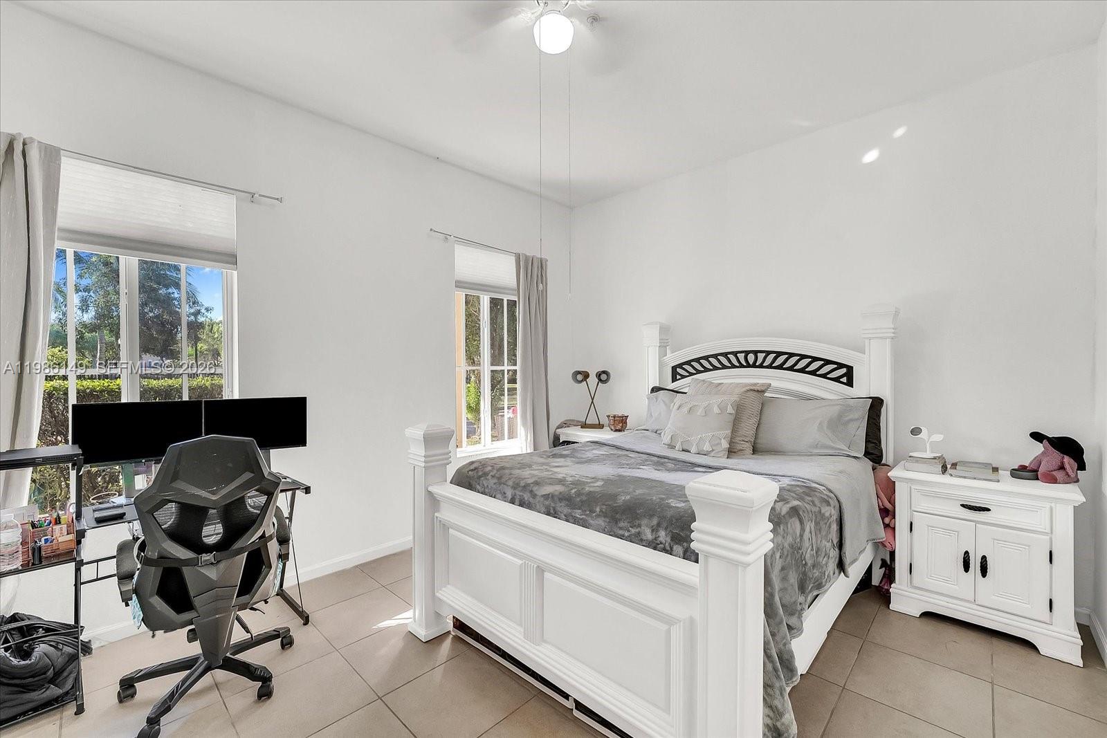 MANDARIN LAKES - Residential