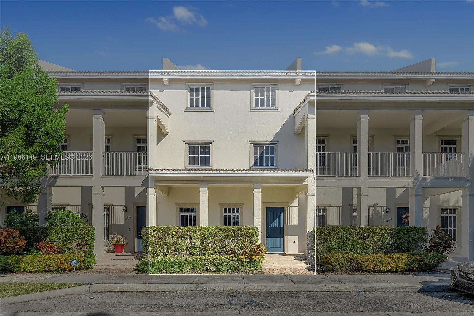 MANDARIN LAKES - Residential