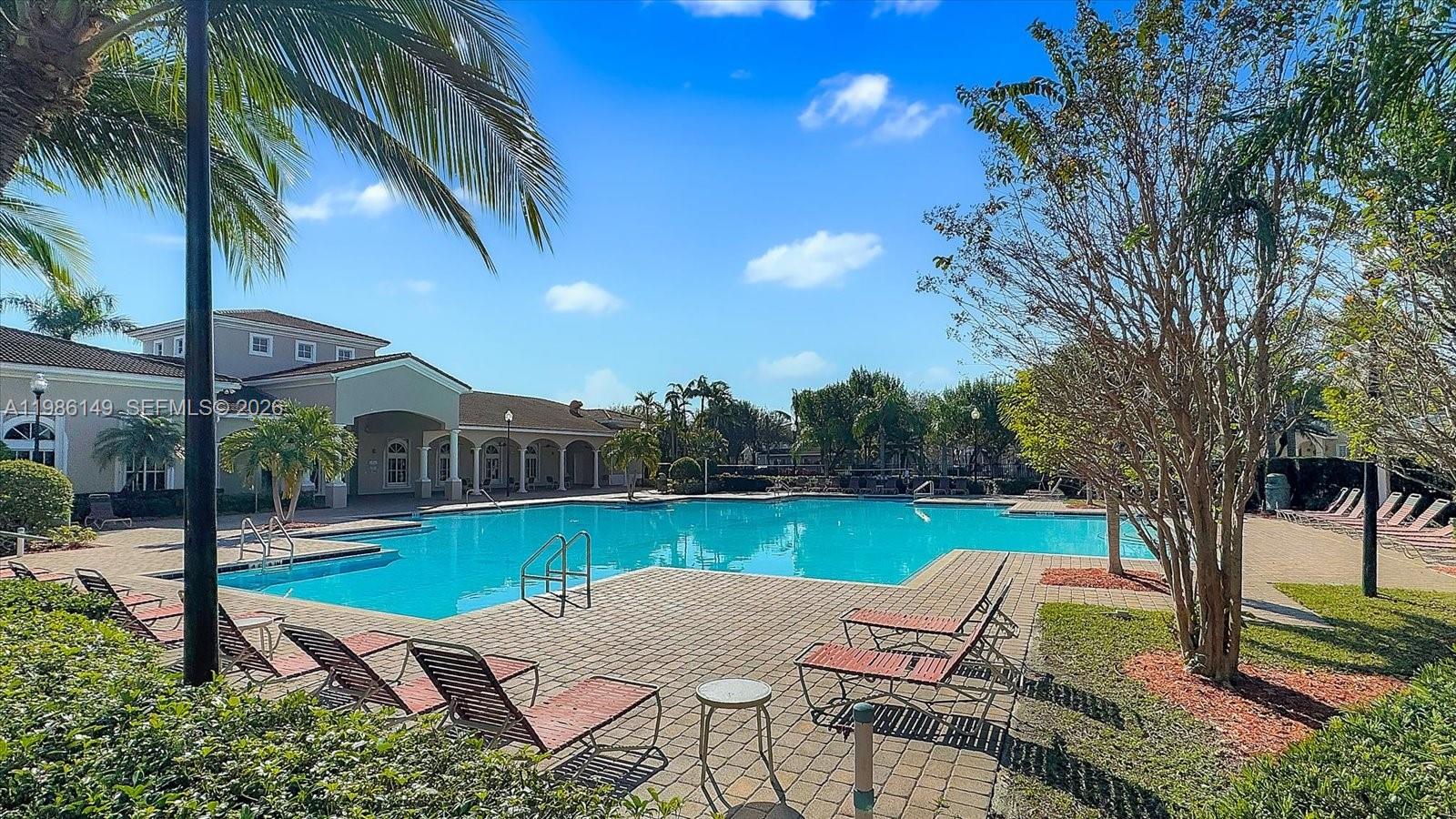 MANDARIN LAKES - Residential