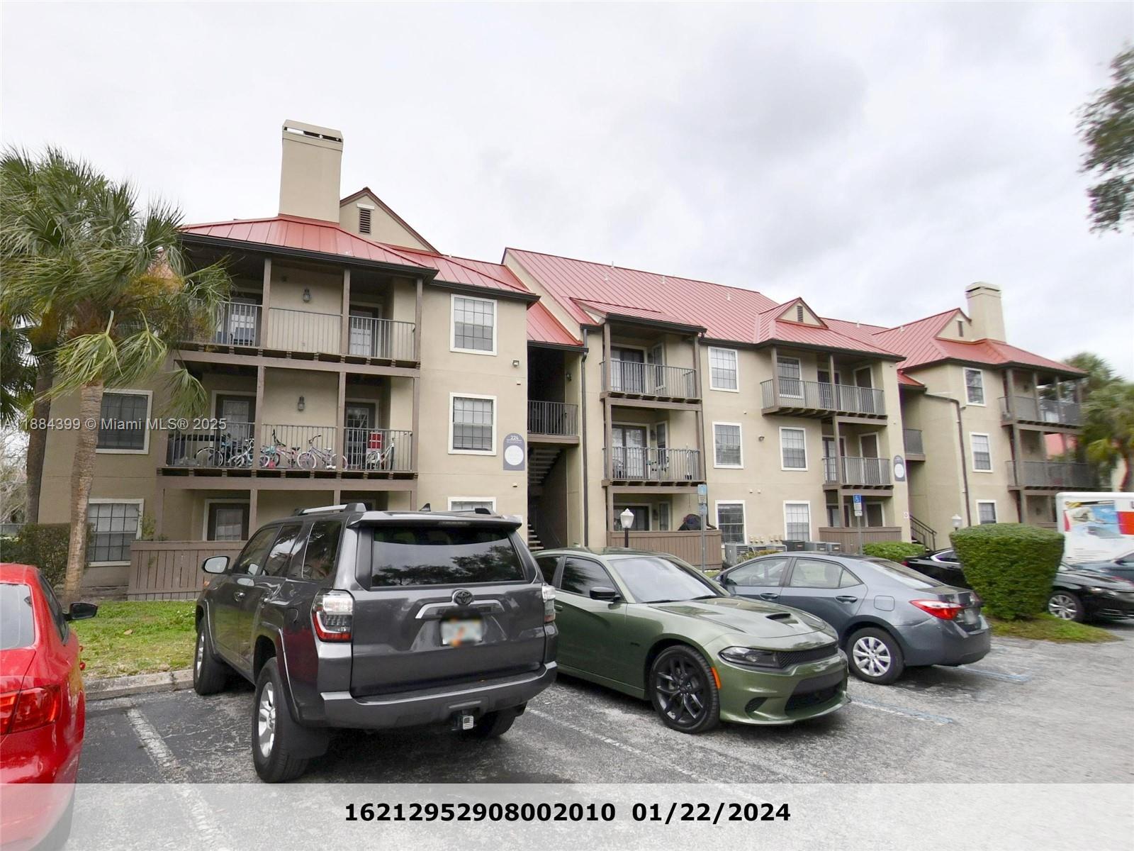 Welcome to your new home in the heart of Altamonte Springs! This spacious 2-bedroom, 2-bathroom apartment offers a perfect blend of comfort and convenience. Nestled in a vibrant community, you'll enjoy easy access to shopping, dining, and recreational activities.