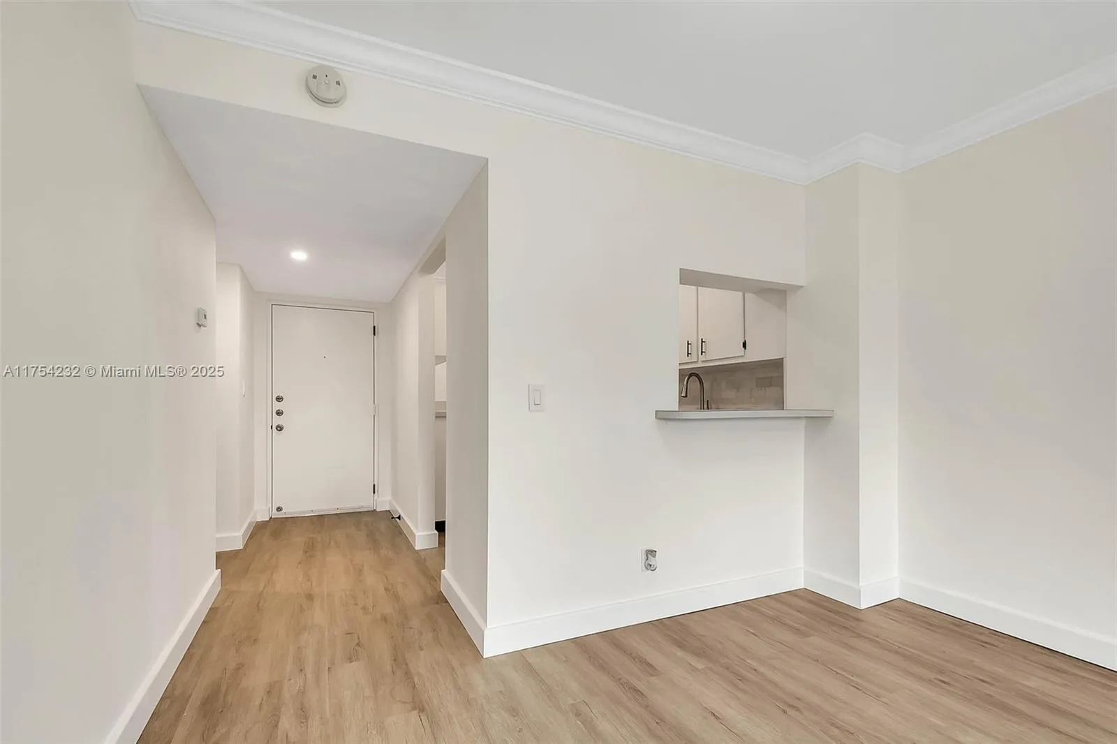 Miami, Florida 33143, United States, 1 Bedroom Bedrooms, ,1 BathroomBathrooms,Residential,Active,79326