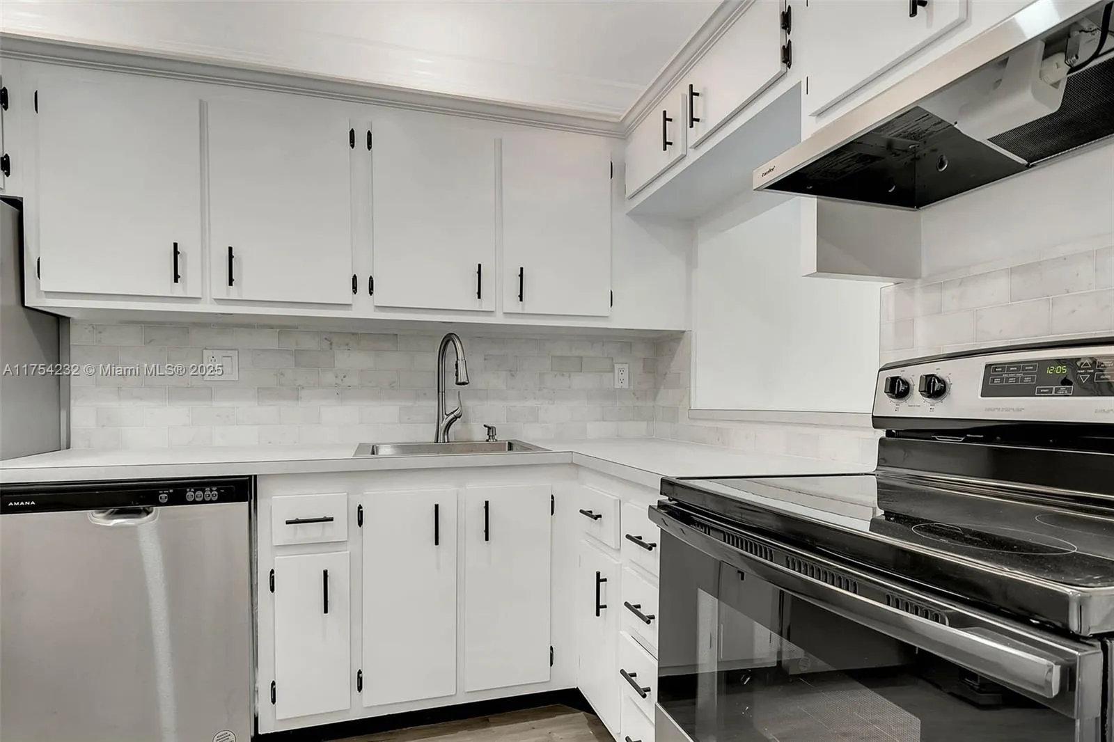 Miami, Florida 33143, United States, 1 Bedroom Bedrooms, ,1 BathroomBathrooms,Residential,Active,79326