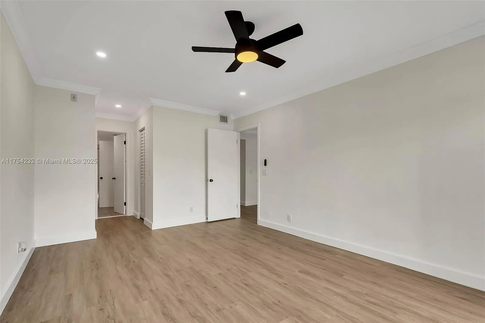 Miami, Florida 33143, United States, 1 Bedroom Bedrooms, ,1 BathroomBathrooms,Residential,Active,79326