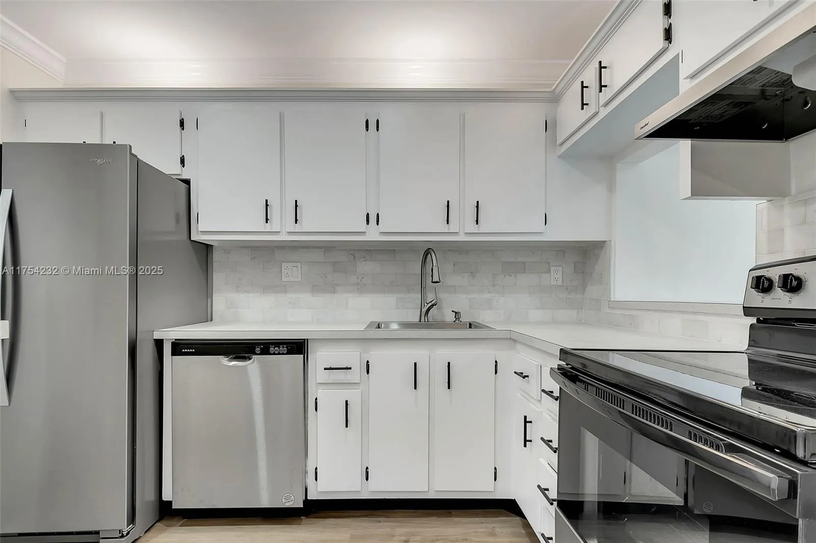 Miami, Florida 33143, United States, 1 Bedroom Bedrooms, ,1 BathroomBathrooms,Residential,Active,79326