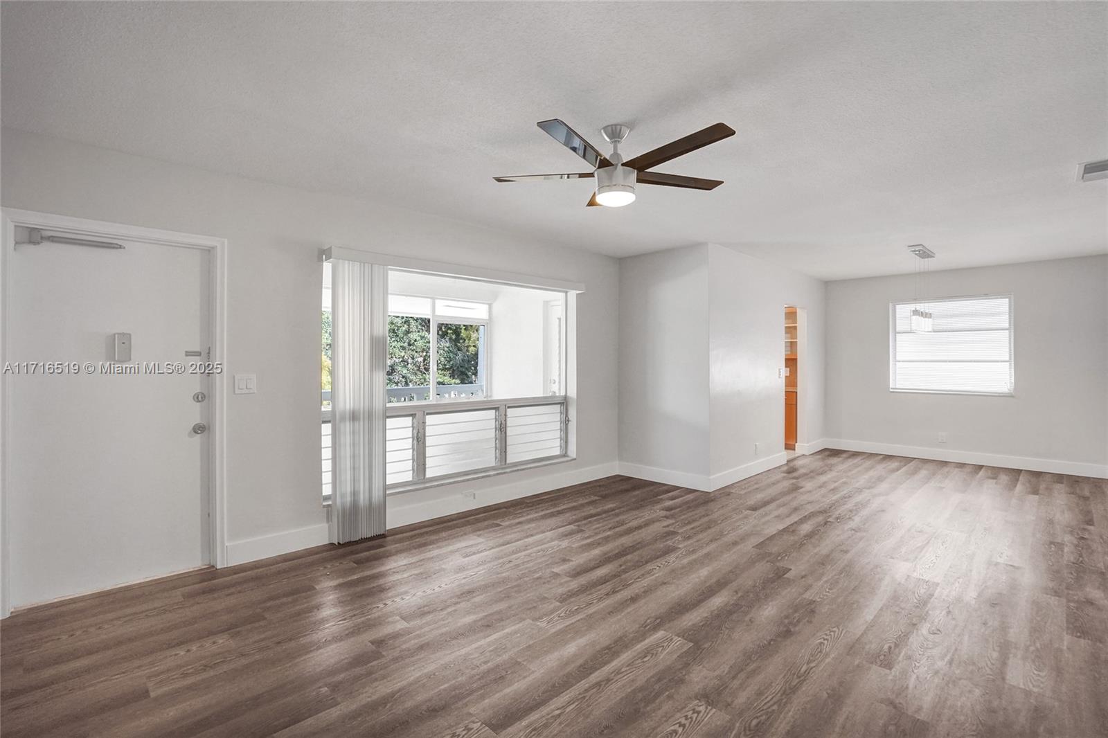 Property for Sale at 540 S Luna Ct 7, Hollywood, Broward County, Florida - Bedrooms: 2 
Bathrooms: 2  - $174,900