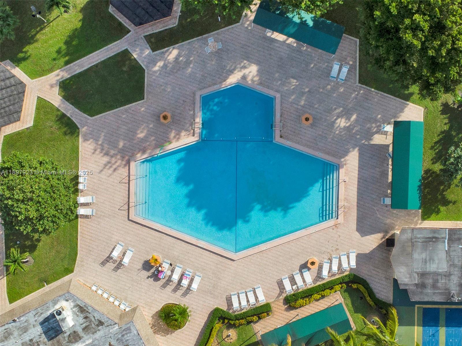 GARNET CONDO - Residential