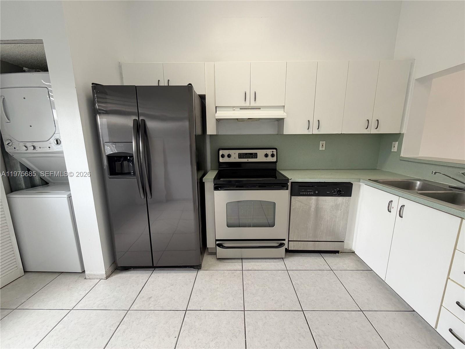 LAGO LINDO TOWNVILLAS CON - Residential Lease