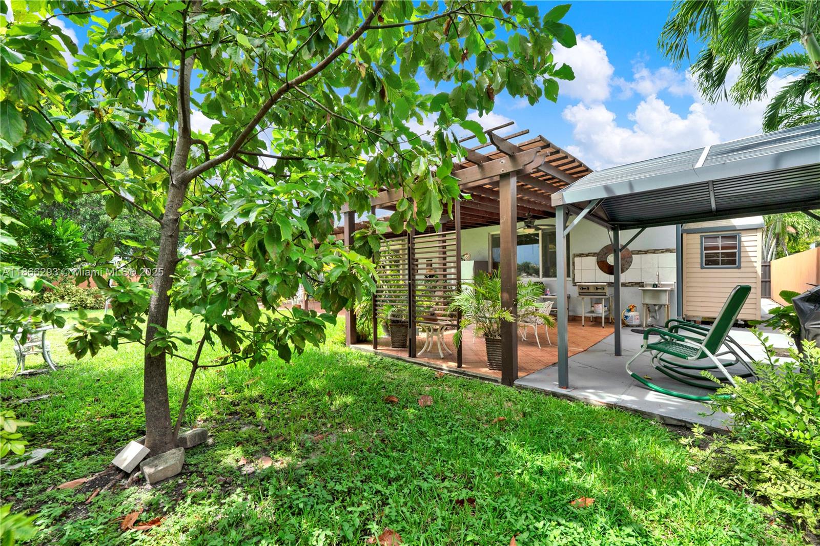 EDEN LAKE ESTATES - Residential